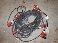 Drie verlengsnoeren en 3 verloopstekkers. - afbeelding 1 van  1