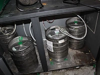 Drie volle fusten bier heineken met houdbaarheidsdatum juni en juli 2025. - afbeelding 2 van  2