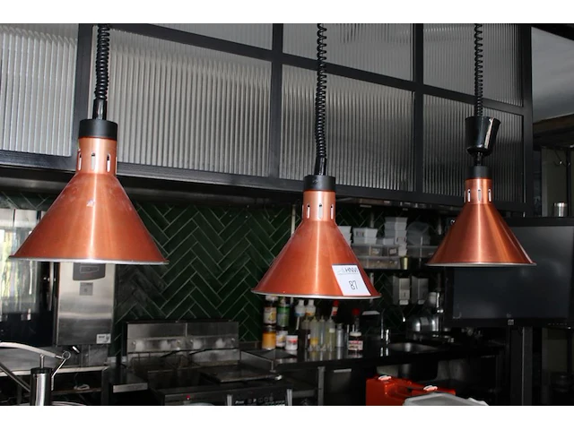 Drie warmhoudlampen in koperkleur met doorsnede 28 cm. - afbeelding 2 van  3