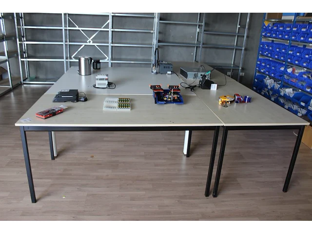 Drie werktafels afm. 160 x 80 x 74 cm - afbeelding 1 van  3