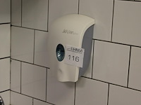 Drie zeepdispensers softcare. - afbeelding 1 van  3