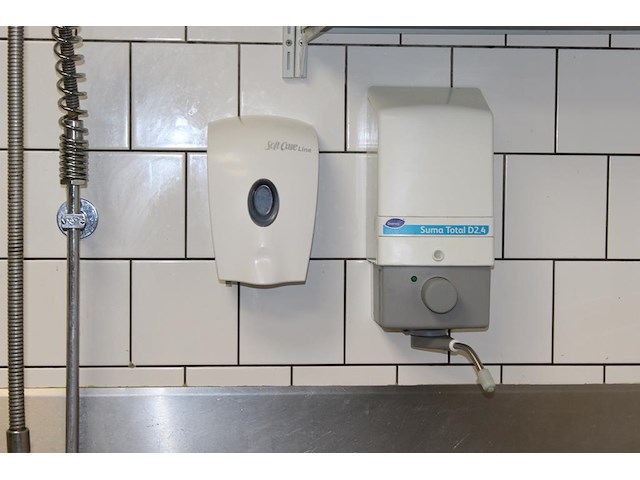 Drie zeepdispensers softcare. - afbeelding 2 van  3