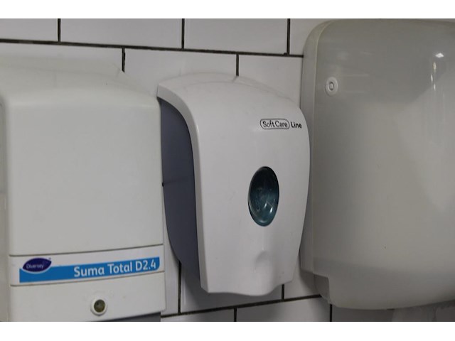 Drie zeepdispensers softcare. - afbeelding 3 van  3