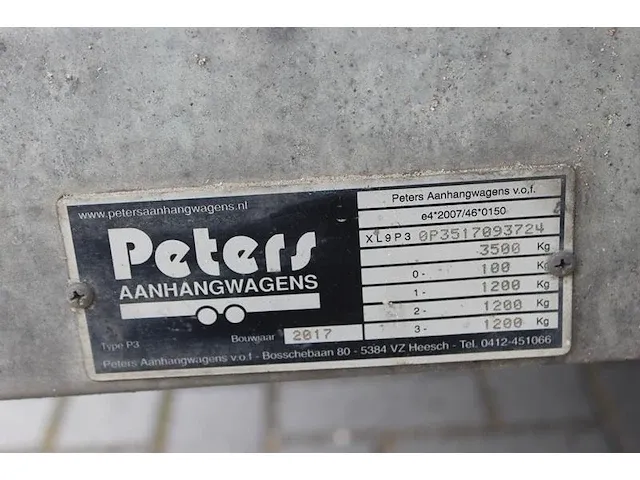 Drieassige middenas aanhangwagen peters met kenteken 76-wp-vt. afmeting 236 x 650 cm. v.v. van afdekdoek op... - afbeelding 3 van  5