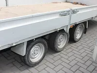 Drieassige middenas aanhangwagen peters met kenteken 76-wp-vt. afmeting 236 x 650 cm. v.v. van afdekdoek op... - afbeelding 4 van  5