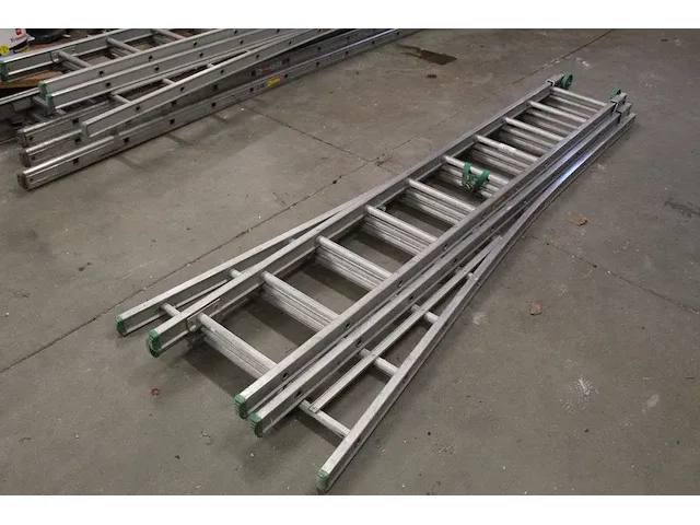 Driedelige aluminium ladder lsc met 3 x 10 treden - afbeelding 1 van  3