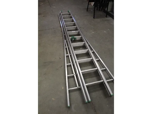 Driedelige aluminium ladder lsc met 3 x 12 treden - afbeelding 3 van  3