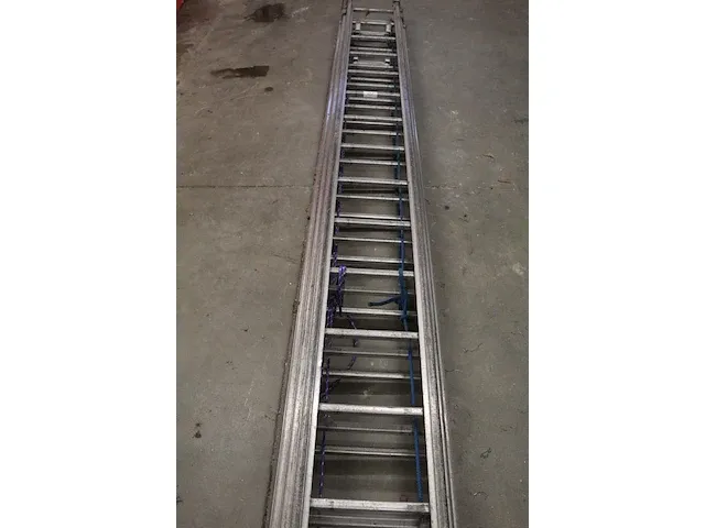 Driedelige aluminium ladder lsc met 3 x 15 treden - afbeelding 3 van  3