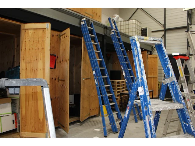 Driedelige aluminium ladder skyworks. 3x12 treden. - afbeelding 1 van  3