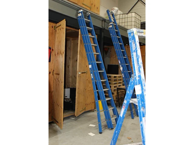 Driedelige aluminium ladder skyworks. 3x12 treden. - afbeelding 2 van  3