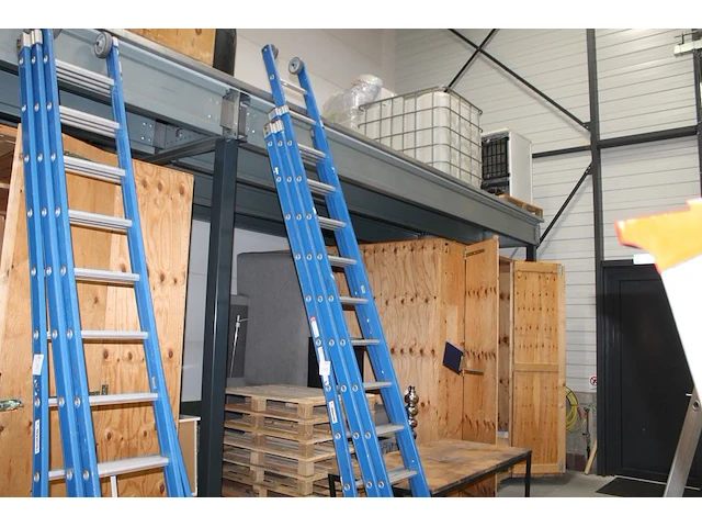 Driedelige aluminium ladder skyworks. 3x12 treden. - afbeelding 1 van  3