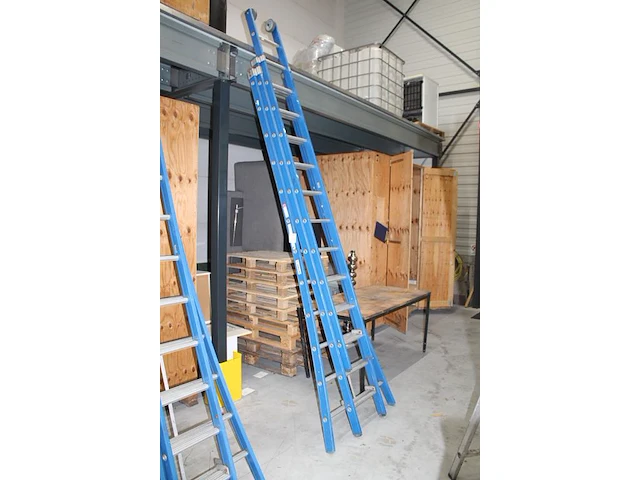Driedelige aluminium ladder skyworks. 3x12 treden. - afbeelding 2 van  3