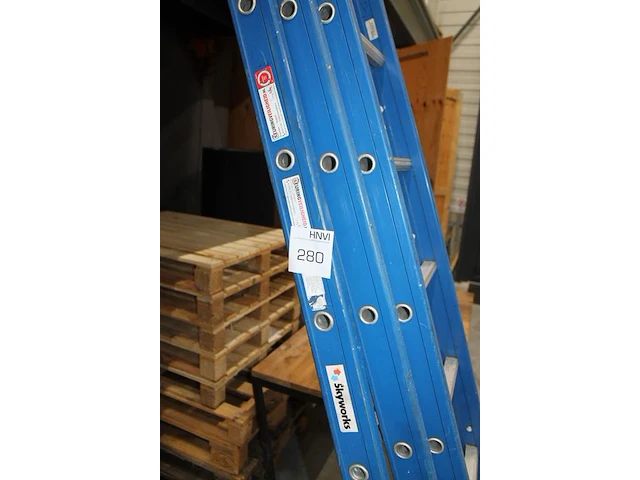 Driedelige aluminium ladder skyworks. 3x12 treden. - afbeelding 3 van  3