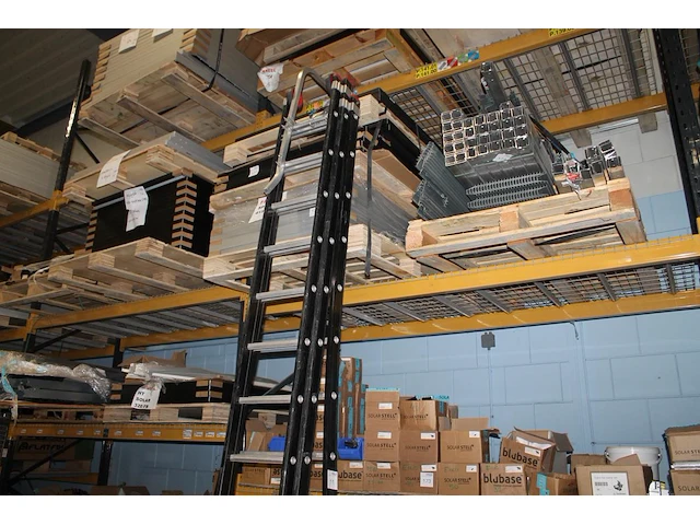Driedelige aluminium opsteekladder kelfort met 3x14 treden. - afbeelding 3 van  3