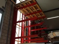 Driedelige draagarmstelling itolang 230 x 185 x 500 cm. met vijftien armen met lengte 160 cm. bouwjaar 2021...