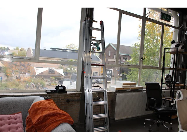 Driedelige ladder altrex 3 x 9 treden. - afbeelding 1 van  3