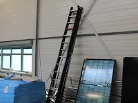 Driedelige ladder altrex zr3099 mounter met 3 x 14 treden en maximale hoogte 935 cm.