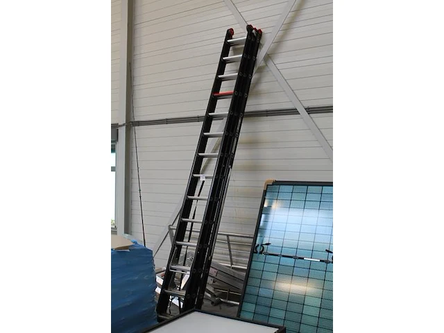 Driedelige ladder altrex zr3099 mounter met 3 x 14 treden en maximale hoogte 935 cm. - afbeelding 3 van  6