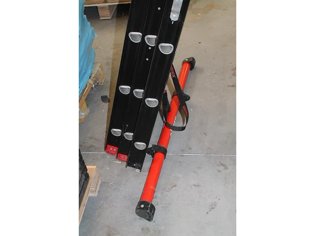 Driedelige ladder altrex zr3099 mounter met 3 x 14 treden en maximale hoogte 935 cm. - afbeelding 5 van  6