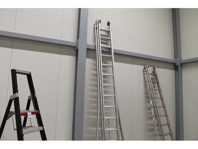 Driedelige ladder das. 3x14 treden. - afbeelding 1 van  3