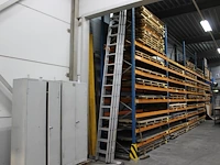 Driedelige ladder dirks dor 3 x 14 met maximale lengte 10.05 m.