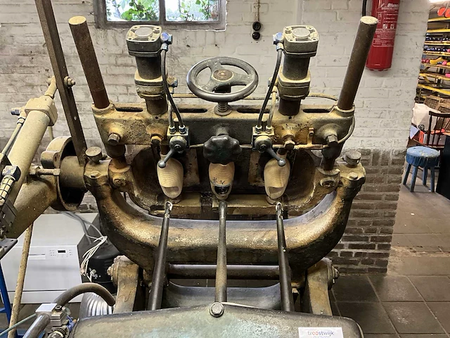Drievoudige klompenboormachine - afbeelding 6 van  10