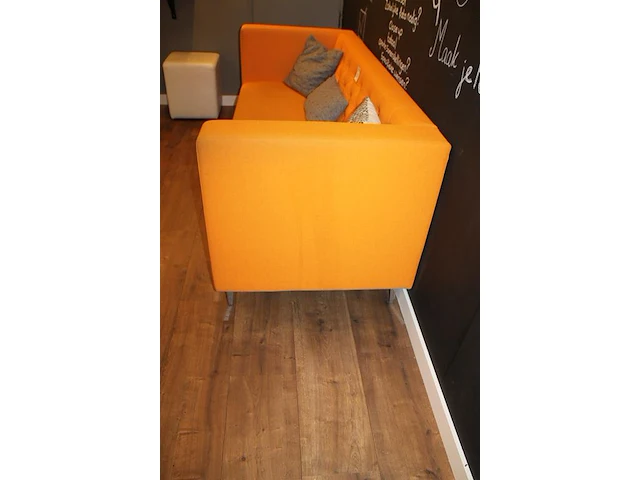 Driezitsbank 200 x 80 x 80 cm met drie kussens. - afbeelding 3 van  4