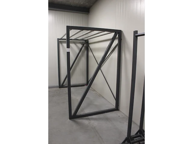 Droogrek met 5 aluminium dragers. afmeting 250 x 125 x 200 cm. - afbeelding 2 van  2