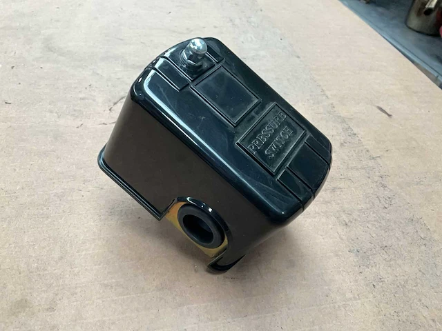 Drukschakelaar voor waterpomp - afbeelding 1 van  4