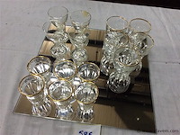 Druppelglaasjes op spiegel - afbeelding 1 van  4