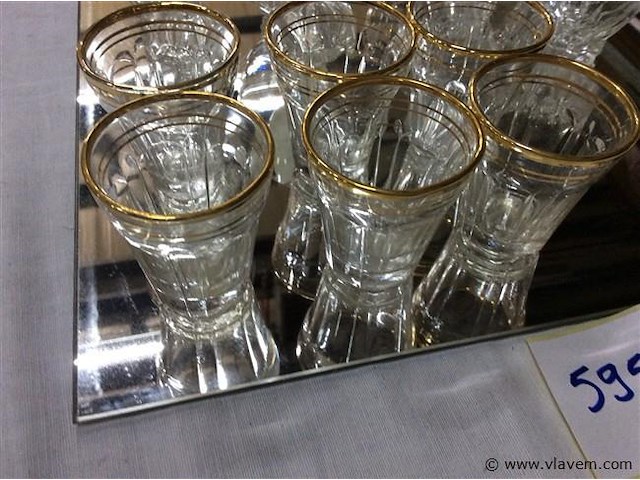 Druppelglaasjes op spiegel - afbeelding 2 van  4
