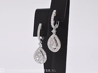 Druppelvormige oorhangers met briljant geslepen diamanten - afbeelding 3 van  8