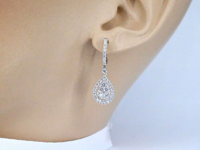 Druppelvormige oorhangers met briljant geslepen diamanten - afbeelding 3 van  10