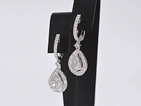 Druppelvormige oorhangers met briljant geslepen diamanten - afbeelding 4 van  10