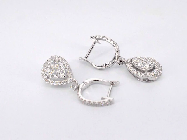 Druppelvormige oorhangers met briljant geslepen diamanten - afbeelding 9 van  10