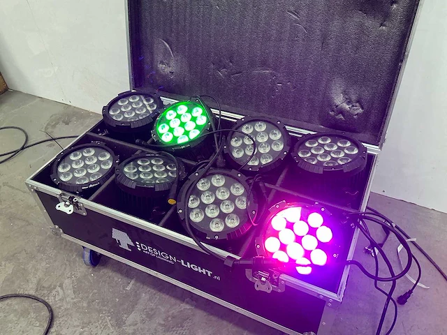 Dsl - 2020 - partij powerspots rgbwa-uv (8x) - in 1 flightcase - afbeelding 1 van  5