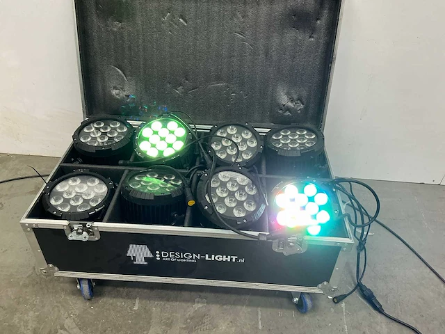 Dsl - 2020 - partij powerspots rgbwa-uv (8x) - in 1 flightcase - afbeelding 2 van  5