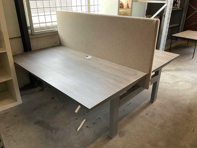 Dubbel bureau met middenscherm - afbeelding 2 van  3