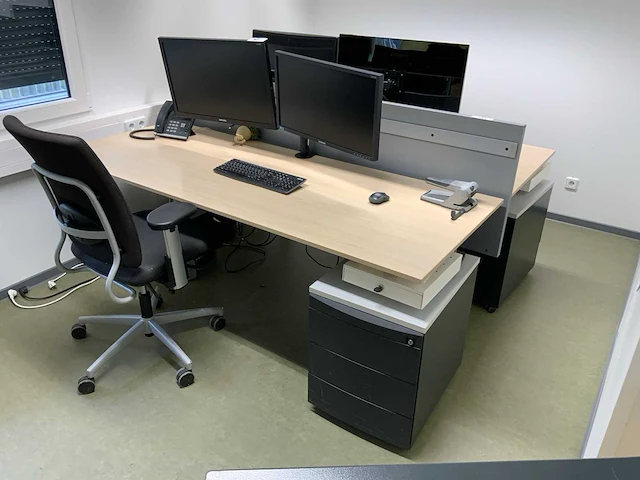 Dubbel elektrisch zit-sta bureau met 2 bureaustoelen en 2 ladeblokken - afbeelding 1 van  8