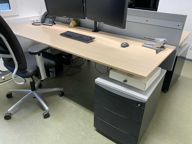 Dubbel elektrisch zit-sta bureau met 2 bureaustoelen en 2 ladeblokken - afbeelding 2 van  8