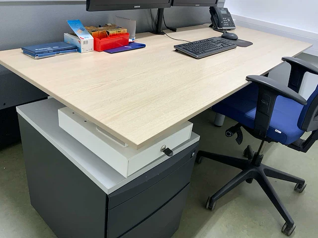 Dubbel elektrisch zit-sta bureau met 2 bureaustoelen en 2 ladeblokken - afbeelding 3 van  8