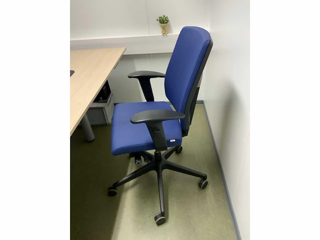 Dubbel elektrisch zit-sta bureau met 2 bureaustoelen en 2 ladeblokken - afbeelding 4 van  8