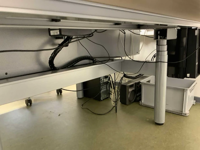 Dubbel elektrisch zit-sta bureau met 2 bureaustoelen en 2 ladeblokken - afbeelding 5 van  8