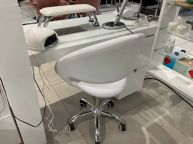 Dubbel nagelstudio meubel - afbeelding 2 van  15