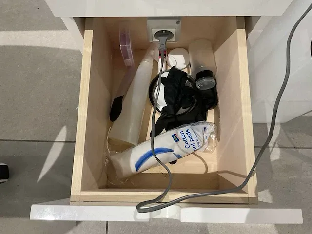 Dubbel nagelstudio meubel - afbeelding 7 van  15
