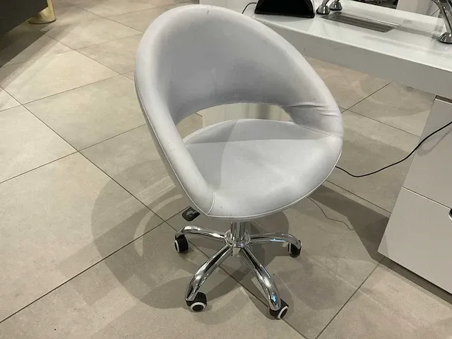 Dubbel nagelstudio meubel - afbeelding 14 van  14