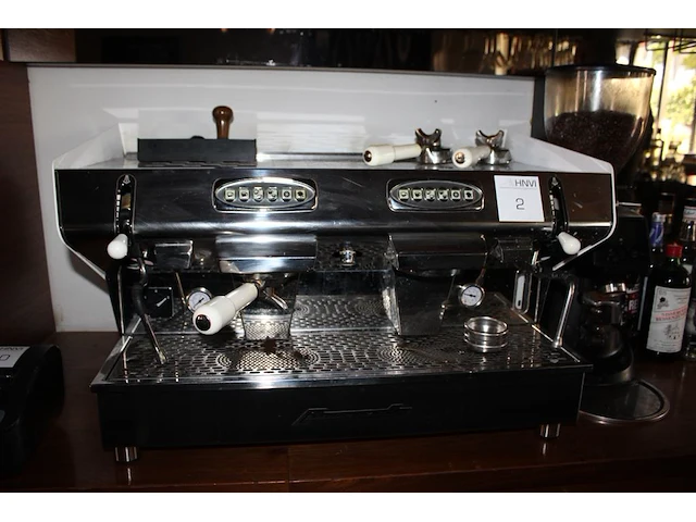 Dubbel piston koffiemachine fiorenzato laguna 2g ele met bonenmaler fiorangato f-64 evo. bouwjaar 6-2019. - afbeelding 1 van  8