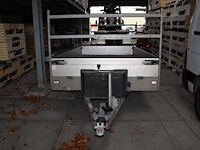 Dubbelassige aanhangwagen peters met kenteken 70-wn-hk. wagen is voorzien van disselbak met aanhangernet. b... - afbeelding 1 van  8