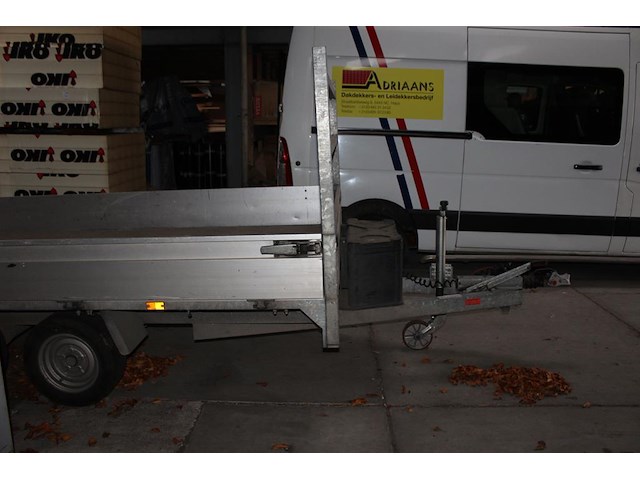 Dubbelassige aanhangwagen peters met kenteken 70-wn-hk. wagen is voorzien van disselbak met aanhangernet. b... - afbeelding 3 van  8