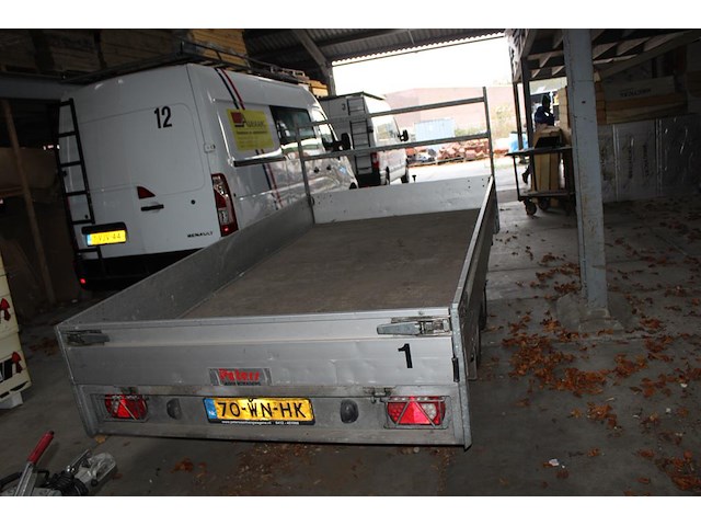 Dubbelassige aanhangwagen peters met kenteken 70-wn-hk. wagen is voorzien van disselbak met aanhangernet. b... - afbeelding 6 van  8